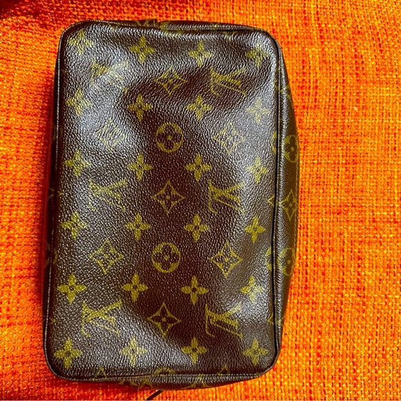 WOW Poshmark Authentic Louis Vuitton Case - Picture 4 of 16